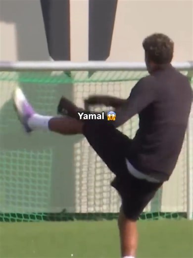 ⚽🏀Never define his range! Yamal's magic moment! #lamineyamal#football #basketball #fcbarcelona🔵🔴