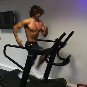 276K views · 2.2K reactions | Try this brutal #Treadmill HIIT  20 seconds sprint 20 seconds rest 20 seconds press ups 20 seconds sprint 20 seconds rest 20 seconds mountain climbers Repeat 8 times  #HIIT #Skillmill #technogym @technogym  | The Body Coach | Facebook