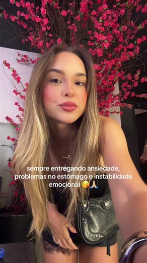 Os vídeos de B. (@bluvscats111) com Work - Iggy Azalea