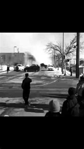 El Trino 🗞️ | 🚨 ATENCIÓN 🇺🇸 | En Minneapolis (Minnesota), una mujer resultó gravemente herida en la mano tras ser impactada por munición “menos letal”... | Instagram