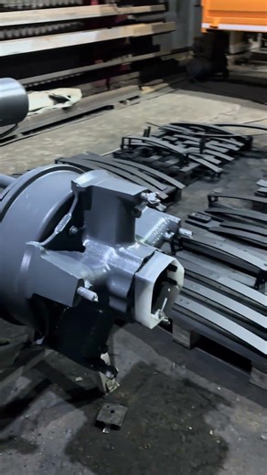 Everyday life at the ZIL assembly plant #truck #automobile #zilmoscow #zil130 #dumptruck #review