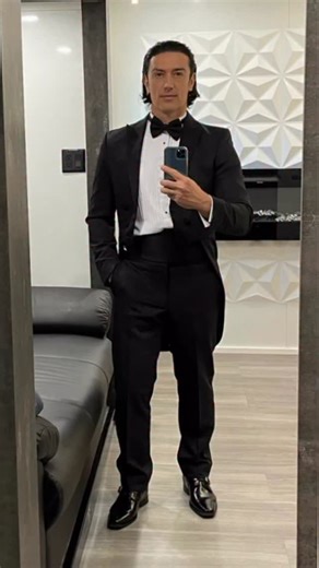 adam croasdell | Monday like you mean it. Have a great week, champions. | Instagram