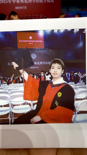 190K views · 571 reactions | #PKU #GRAD + #POLAROID = PURE JOY! “3,2,1! Show me your grad smile! It's gorgeous!” : Cao Mengyao, Aneka Rebecca, Nicole Accalia Angriawan #PekingUniversity #Graduation #ClassOf2025 #BEIDA #Pekingers | Peking University | Facebook