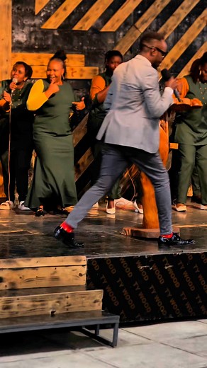 So we must praise him… Praise in African way | Pastor Martin