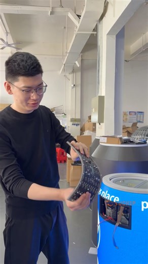 This Can-Shaped LED Screen Is Surprisingly Seamless.#yuchip #ledcan #canledscreen #leddisplay