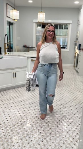 boston mom (@noraroseknowsbest)’s videos with Glow - nimino