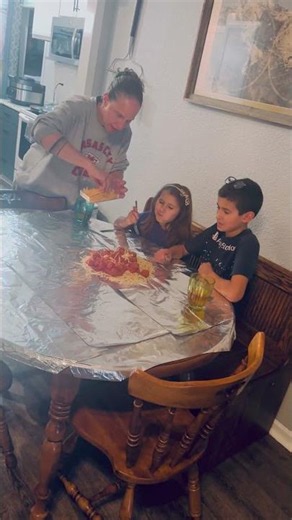 Creative Family Dinner Without Plates