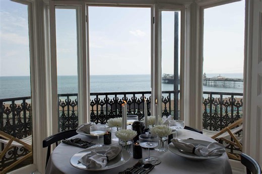 The “Candle Plate” Method Is a Way to Get the Most Shocking Decor