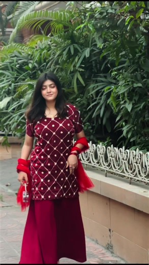 How to Create a Stylish Dress Using CapCut