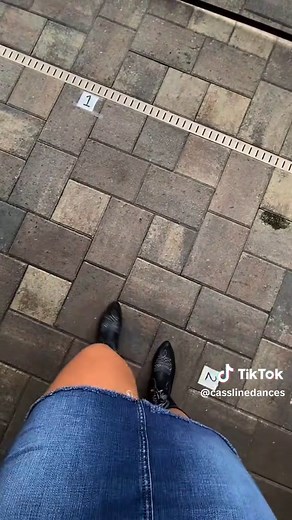 Austin Line Dance for Improvers: Fun Footwork Guide