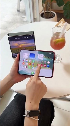 This 18fold phone case is so cool! It's also super lightweight and thin.