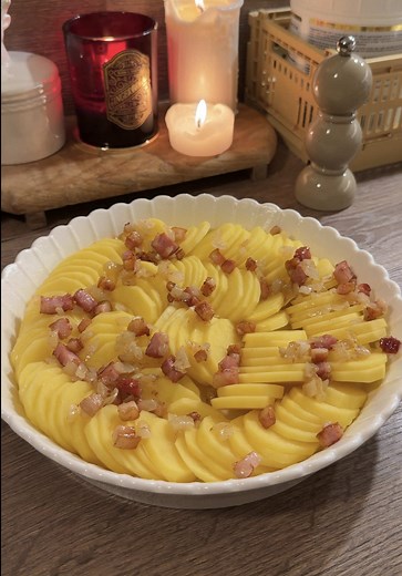 Non-traditional Potato au Gratin with bacon and onion. The only downside – it disappears way too fast!🤭🥔 Ingredients: Potatoes ~ 1 kg Milk – 150 ml Cream – 200 ml Garlic – 1–2 cloves, minced Grated nutmeg – a pinch Fresh thyme – a few sprigs Salt – to taste Pepper – to taste Butter – for greasing the dish Cheese mix – 150–200 g (Cheddar, Emmental, Gouda, or any cheeses you like) Onion – 1, thinly sliced Bacon – 150–200 g, chopped Parsley – chopped, for sprinkling on top (optional) Instructions