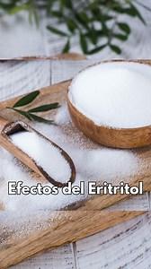 El eritritol es un alcohol de azúcar popular debido a su bajo contenido calórico y su mínima influencia en los niveles de glucosa en sangre. Sin embargo, puede tener ciertos efectos gastrointestinales, especialmente cuando se consume en grandes cantidades. Estos efectos incluyen: ⬇️ Gases y distensión abdominal: El eritritol es absorbido parcialmente en el intestino delgado y el resto pasa al colon, donde puede ser fermentado por las bacterias intestinales, produciendo gases. Diarrea: Como otros