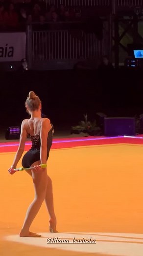unfortunately there wasn’t a livestream for euskalgym, but we still have a lot of videos about!! here we can see a part of the new(?) clubs routine of lila😍🫶🏻 @liliana_lewinska #rhythmicgymnastics #rg | Ritmica.my.heart