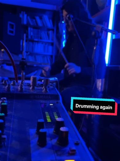 Solo tocando un poco. #drummer #whitenoiseband #masquerade #rockalternativo #fyp @White Noise