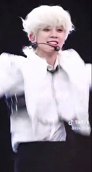 發個不一樣的衣服：Boom Boom Bass