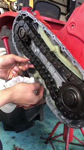【本日の整備】トラクターのチェーン調整中….!! #トラクター #整備