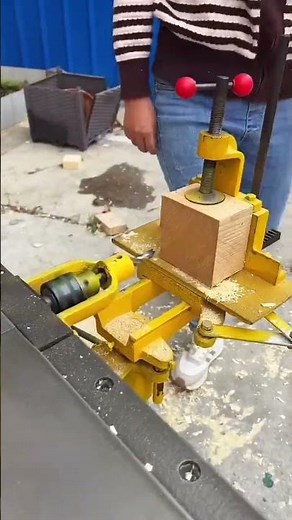 #Large-sized sliding table angle #circular saw. This machine uses precision sliding table bearings,#