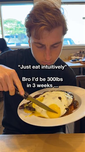 Intuitive eating only works once you’ve earned the intuition 🍳 If you’ve spent years overeating, emotional eating, or guessing portions, your hunger cues are broken. And if you don’t know ❌ How many calories are in your food ❌ What a real serving size look like ❌ How protein, carbs, and fats actually work Then “just eat intuitively” turns into “eat whatever feels good” real quick. Especially if you’ve got a big appetite like myself. That’s why I always tell my clients: 👉 Track your food tempor