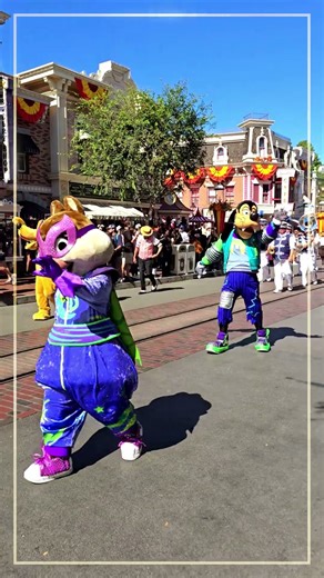 Disneyland Pop Up Parade!