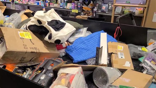 Howdy folks! Last day of the cycle tomorrow, Friday. Bin items and tote clothes are just $1.05 each. Open from 10am to 6pm, we'll see you soon 😊 | Branson's Bin Store