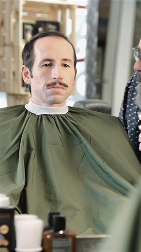 O SwatchPAY! é a forma mais fácil de efetuar pagamentos seguros sem contacto. Com um simples movimento do pulso, o teu relógio torna-se o teu método de pagamento a qualquer hora e em qualquer lugar. #SwatchPay | Swatch