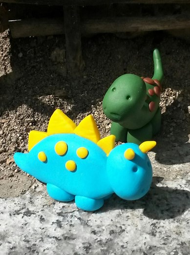 Voici comment fabriquer un dinosaure en pâte durcissante que les enfants adorent