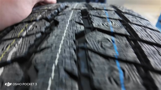 🧊❄️ TOYO OBSERVE GSi-6 — Өвлийн улиралд итгэлтэй жолоодлогыг танд! ❄️🧊 Хүйтэн өвлийн нөхцөлд ч жолоодлогоо алдахгүй, бүрэн хяналттай явахыг хүсэж байна уу? 👉 Тэгвэл Toyo Observe GSi-6 таны хамгийн зөв сонголт! 🧩 Орц найрлага ба технологи: • Microbit Technology – (carbon microbit) бүхий резинэн хольц нь мөсөн гадаргуутай илүү сайн “наалдац” үүсгэнэ. • Multi-Wave Lamella – Давхар хээ бүхий ховил нь цас ба мөсөн дээрх тоормосны замыг богиносгодог. • Nano Balance Compound – Температурын хэлбэлзэ