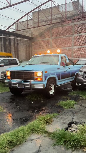 La Explorer 1981 - Ford F150 Classic Truck Showcase