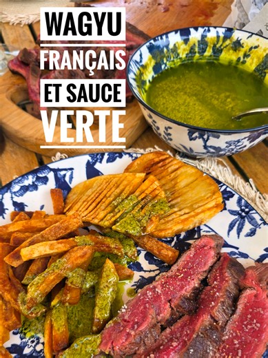 Sauce relais de l’entrecôte : 250g de beurre 2 échalote 1 poignée de persil 3 brins d'estragon 4 feuilles de basilic Poivre fleur de sel 1 cac de câpres 3 filets d'anchois 1 jaune d’oeuf 1 cac de moutarde 2 cac de sauce worchester Faire fondre le beurre avec les échalotes pour les blanchir. Ajouter les herbes laisser 2 min à feu doux. Passer au blender en ajoutant les câpres et les anchois. Melanger un jaune d’oeuf avec une cac de moutarde et la sauce worcestgnagna sauce anglaise. Poivrer. Melan