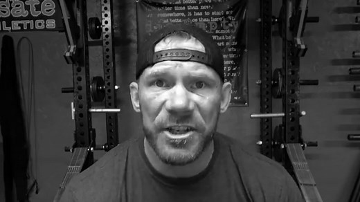 Rock climber Alex Honnold tests grip strength at the oscars