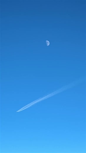 Moonlit Contrails Over Croatia: A Window Seat Dream 🌙✈️