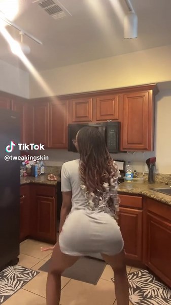 TwerkingFactory☘️☘️🍀🍀🍀 (@tweakingskin)’s videos with original sound - TwerkingFactory☘️☘️🍀🍀🍀