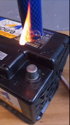 18K views · 44 reactions | Técnica inteligente: use mangueira para fixar cabos na bateria #diy #dicas #ideas | Tips Brilhantes | Facebook