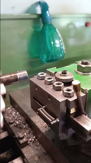 Outil de filetage avec retour auto