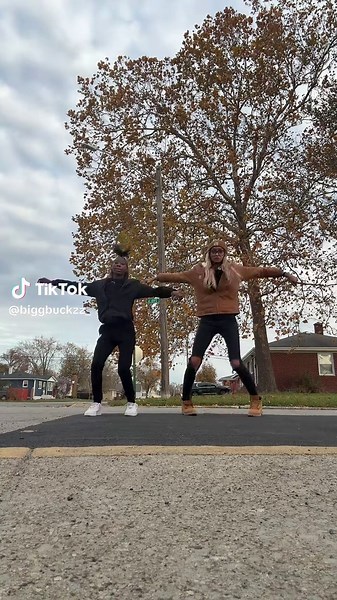 ik yall remember this😂 #foryoupage #dubsmash #dance #viral @Prettylittlegallery🫧