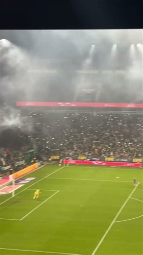Pyroshow von den Ultras des SVW und Handy-Aktion von den Fans (Werder-Frauen vs HSV) #werderbremen