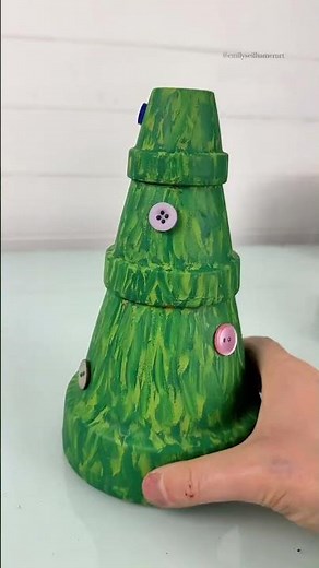 Christmas tree craft idea with clay pots🎨🎄#christmascrafts #artsandcrafts #easycrafts #crafting