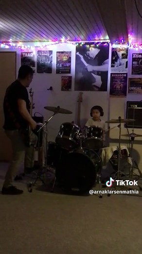 9 years old Peter 🎸💙 8 years old Qarsoq 🥁💙