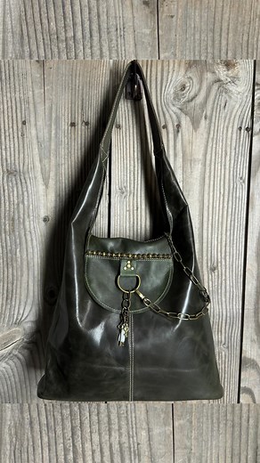 Meet the Vintage Green Bling Slouch with Detachable Clutch, another one-of-a-kind creation. Crafted from a dark vintage green leather hide, this unique slouch-style bag features chains, metal charms, and a connected clutch that can be used inside as a pocket or detached to carry on its own. A beautiful collaboration with Jason, combining his eye for hardware with my love of leather! Available now in-store and online. #sunshinebarossa #barossa #leather #oneofakind #handcraftedwithcare #madewithhe