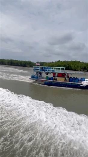 Tempat makan Chili's crab dan seafood murah dekat Pulau Ketam, Selangor! Sebenarnya baru tahu, dekat selangor ada satu pulau tersorok namanya Pulau Ketam! Perjalanan dari jeti port klang ke Pulau Ketam mengambil masa 40 minit dengan menaiki Cruise hanya Rm20 pergi balik! Pulau dekat sini kecil sahaja, tapi view dan suasana yg best. Jangan risau, dekat sini ada satu Restoran Ketam dab seafood Halal iaitu Kedai Makan Cikgu. Owner restoran merupakan bekas penolong penyelia guru di Smk Pulau Ketam. 