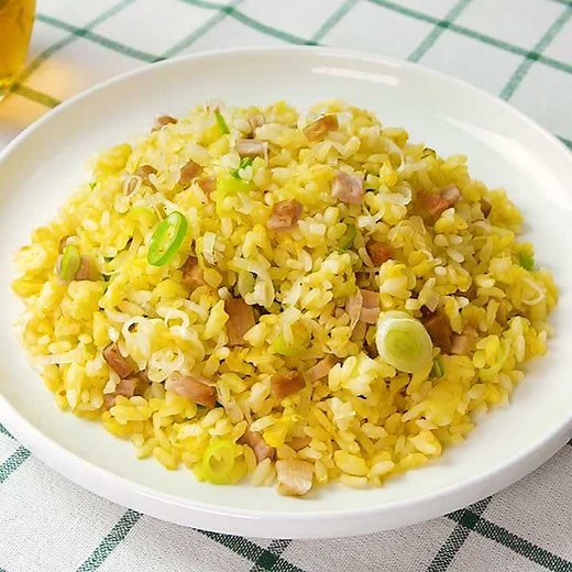 パパッとお手軽♪ 冷やご飯でパラパラチャーハンのレシピ動画・作り方 | デリッシュキッチン
