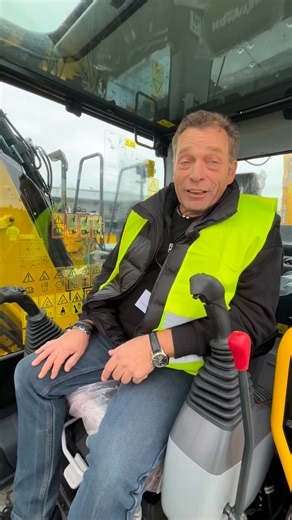 Auf dem GX90 Bildschirm von Topcon hast du alles im Blick Dank der gleichzeitigen Darstellung von drei Ansichten arbeitest du präzise mit dem digitalen Geländemodell – unterstützt durch modernste Gyroskopsensoren.✔️ Alles auf einen Blick✔️ 3 Ansichten gleichzeitig✔️ präzisere Bedienung✔️ Schneller in der Anwendung #dxbausolutions #gx90 #topcon #digital #dxbau #gyroskopsensor | Dxbau solutions | Facebook