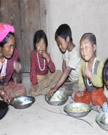 Cooking and eating traditional food - My village official videos | Harvest Village