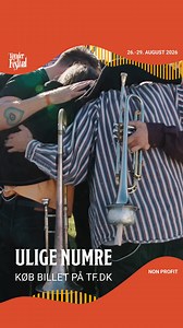 De københavnske koryfæer Ulige Numre er tilbage efter næsten 10 års pause 🔥 Med Carl Emil Petersen i front spiller de både ny musik og ikoniske sange som København og Grand Prix. Bandet leverer deres særlige blanding af poesi, melodisk skarphed og rå energi på scenen til TF2026. 🌙 Vi kan ikke vente! 🎟️ Køb din billet nu Vi ses på Tønder Festival 26. - 29. august 2026 | Tønder Festival (Official)