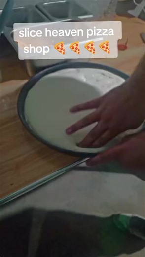 alhamdulillah g slice heaven pizza shop py Malai boti pizza lgtya howa 🍕🍕🍕🍕🍕🍕🍕
