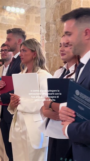 Celebrare l'amicizia e la laurea insieme