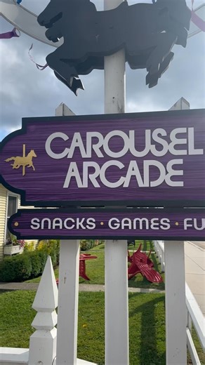 Carousel Arcade ✨ Classic games, friendly competition, and prizes that’ll make everyone smile. Fun for all ages, rain or shine, Carousel Arcade is the perfect addition to any family trip! Add Carousel Arcade to your next Mackinac Island itinerary and add a sense of nostalgia with nonstop fun. #MackinacIsland #BicycleStreetInn | Bicycle Street Inn