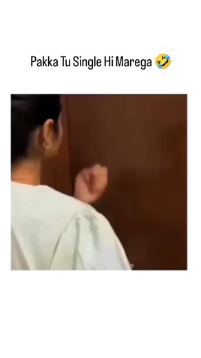 meme 🫣 on Instagram: "在日本，研究人员正利用智能人行道将日常活动转化为清洁能源⚡。这些道路内嵌特殊的压电材料，可以从行人的脚步中收集动能。当人们行走、奔跑或跳跃时，路面会轻微变形，从而产生机械压力。压电晶体将这种压力转化为电能🔋。这些能量可用于照亮路灯、为公共显示屏供电，甚至监测行人流量。 这种技术不仅减少了能源浪费，还展示了未来城市的无限可能🌏。在东京、京都等城市的试验区，人们的每一步都在为绿色地球贡献力量💚。 科技让生活更环保，也让每一个脚步更有意义✨ #日本 #科技 #创新 #可持续 #绿色能源 #未来城市 #环保 #知识 #事实 #推荐 #你知道吗 #技术 #实验 #热门推荐"