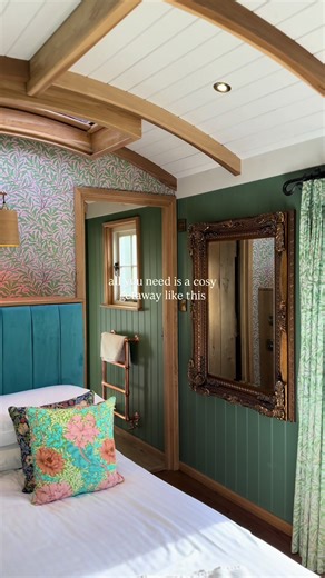 Send this to the person you need to disappear to the countryside with.🥰 A little slower, a little quieter, a lot cosier. Our Shepherds Hut is made for slowing down with your favourite person. No rush, no noise, just time to relax and reconnect. Romantic, dog friendly, and just far enough away to feel like a proper escape. 📍Woodhall Spa, Lincolnshire. 🔗Link is in our bio to book. #lodges #staycation #uklodges #luxury #travel